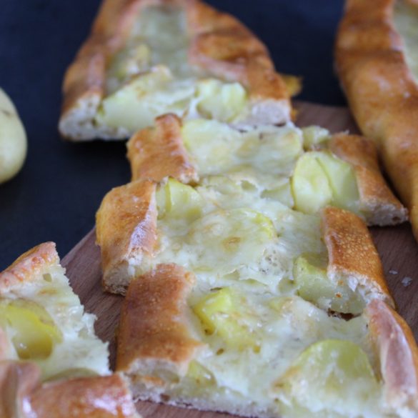 Dough boat with cheese & potatoes (Patatesli Pide)